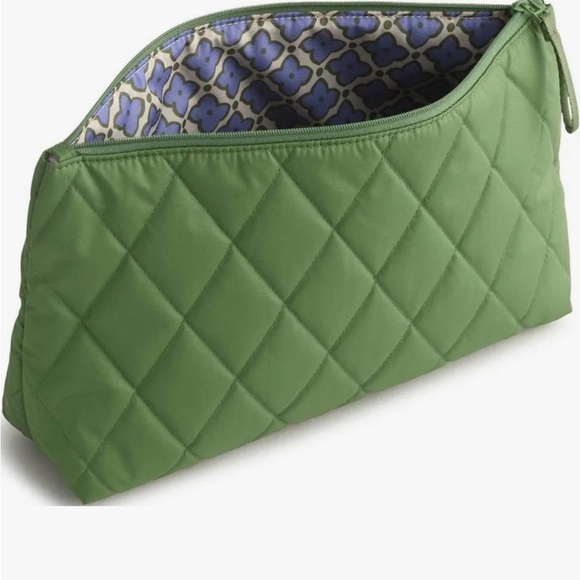 Vera Bradley Handbags - Vera Bradley Essential pouch